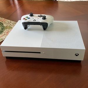 Xbox one s with controller